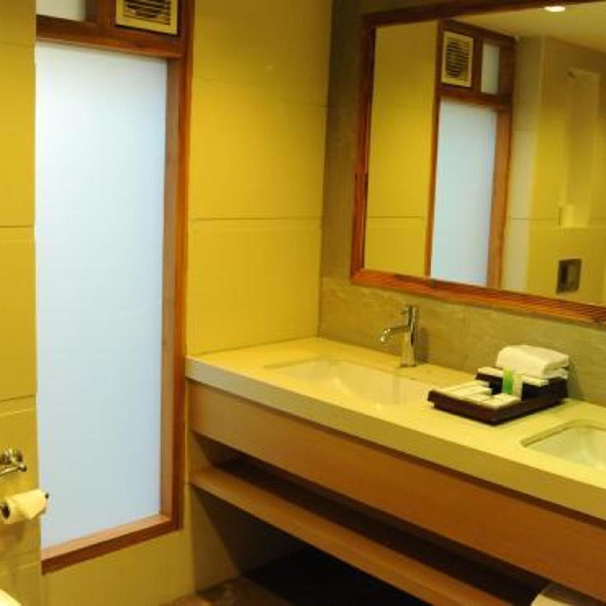 Holiday Resort & Spa A Unit Of S Poddar Group Gandhidham Room photo
