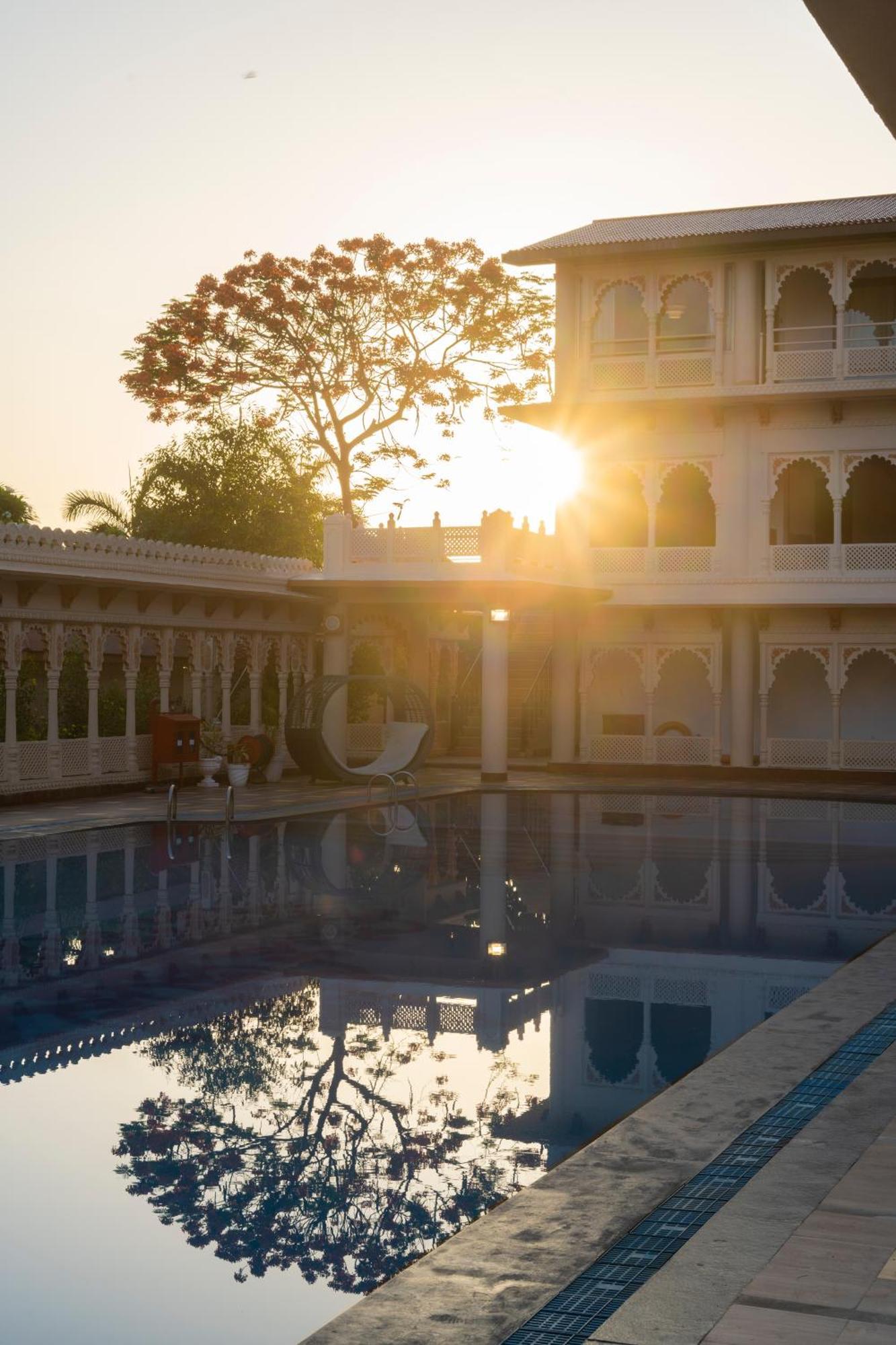 Holiday Resort & Spa A Unit Of S Poddar Group Gandhidham Exterior photo