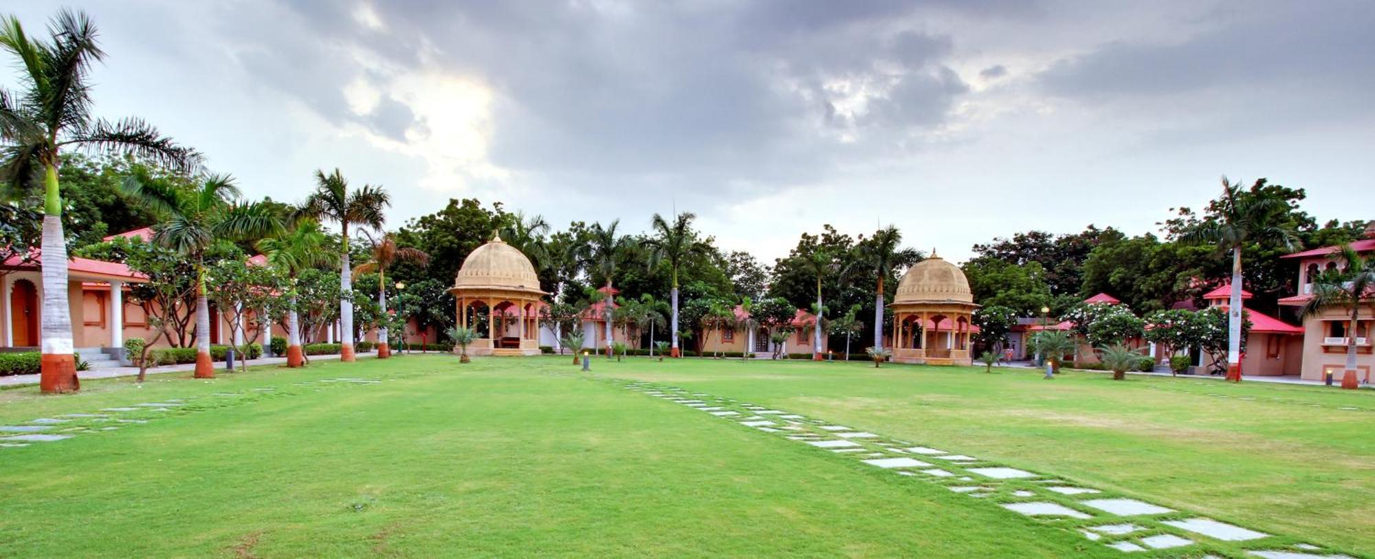 Holiday Resort & Spa A Unit Of S Poddar Group Gandhidham Exterior photo